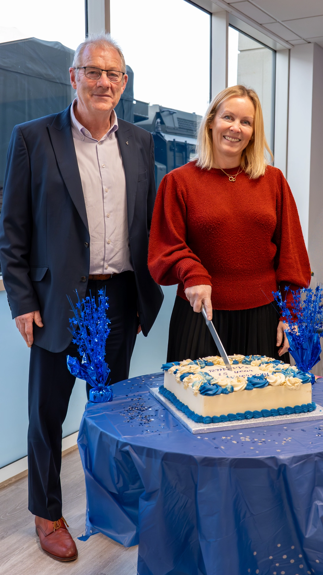 cutting cake